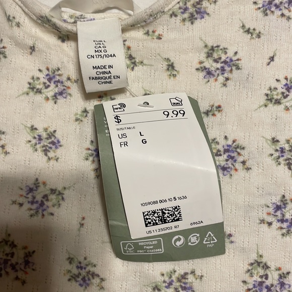 NWT H&M Dainty Pointelle Floral Scoop Neck Short Sleeve Top - Picture 2 of 2